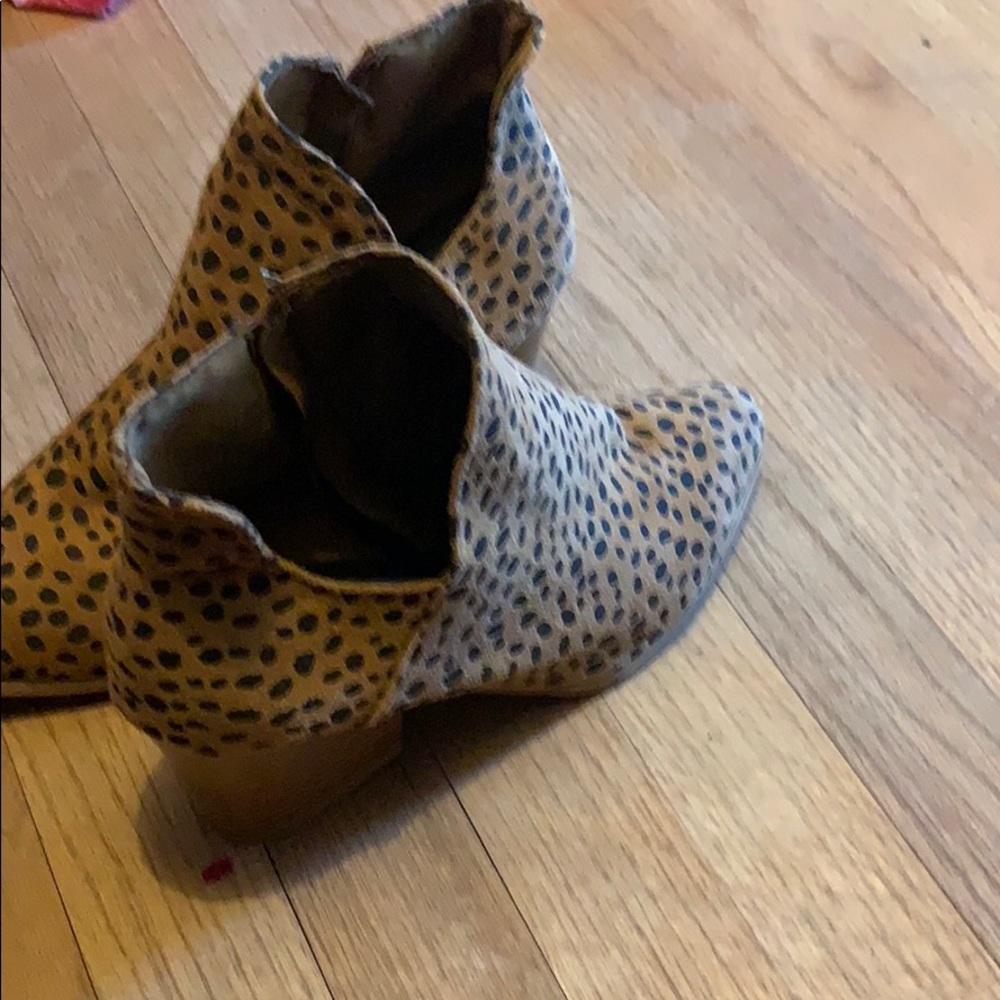 Boots - Picture 2 of 5